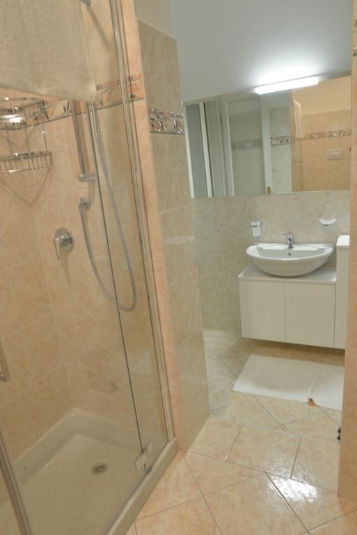 Residenza Cece' Apartman Lecco Szoba fotó